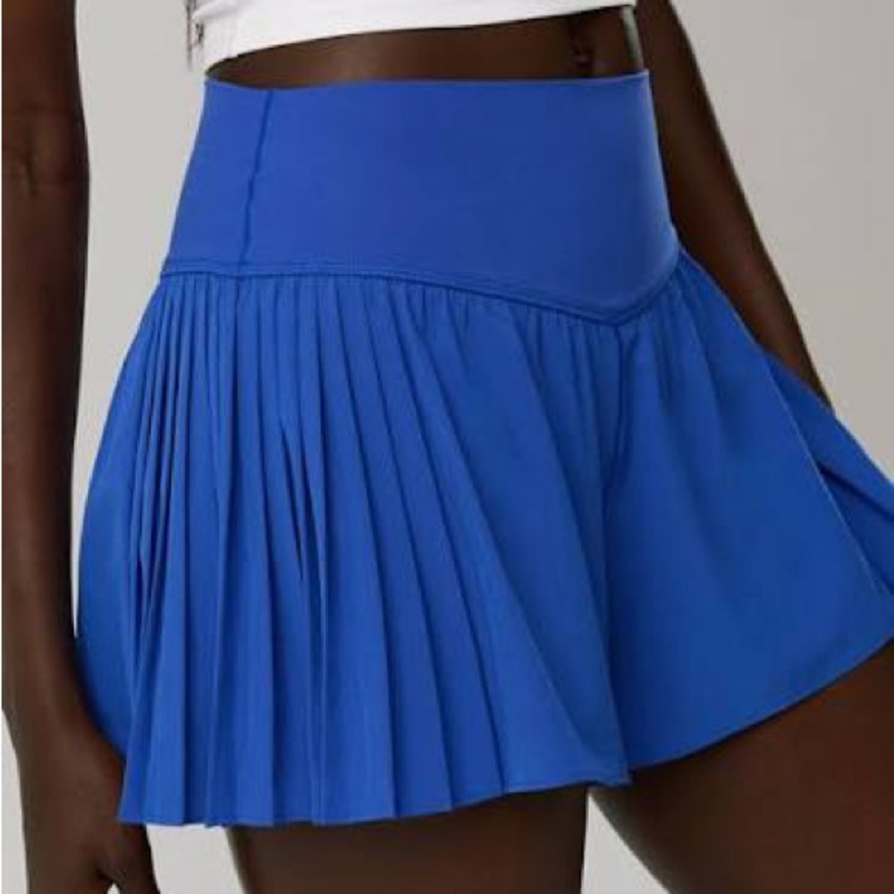 Aerie Pleated Flowy Shorts in Yearbook